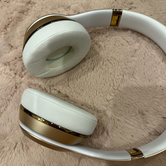 Gold Beats headphones - Picture 5 of 5